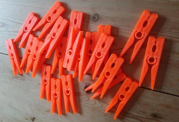 Daha Kalın Öpüşme Kıyafetleri Peg Plastik Aparat - 1
