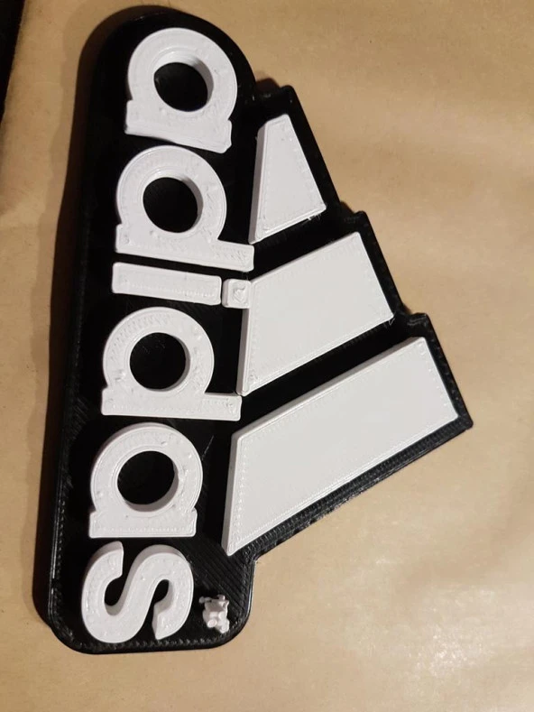 Adidas Logosu Plastik Aparat