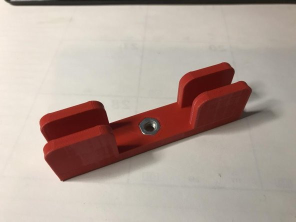 İpad Tripod Tutucu W / Gömülü Somun Plastik Aparat - 1
