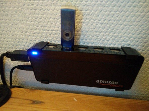 Amazon 7-Port Usb Hub Duvar Montajı Plastik Aparat