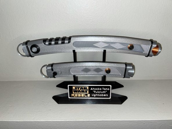 Ahsoka Tano (Rebels) Lightsabers İçin Ekran Standı Plastik Aparat - 1