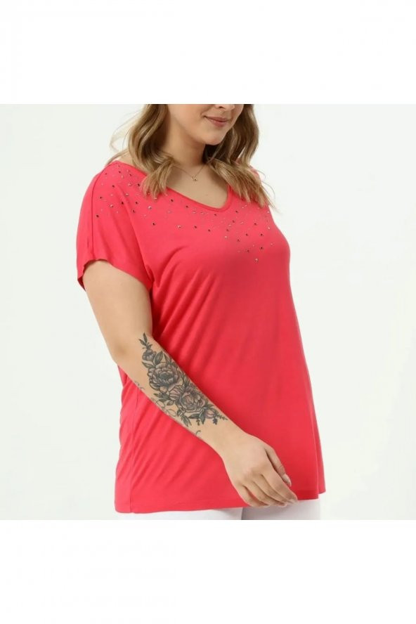 Pembe Renkli Taş İşlemeli Büyük Beden T-Shirt - Gardrobun