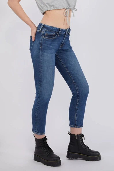 Kadın Koyu Mavi Paçası Kısa Jean Pantolon - Resim 3