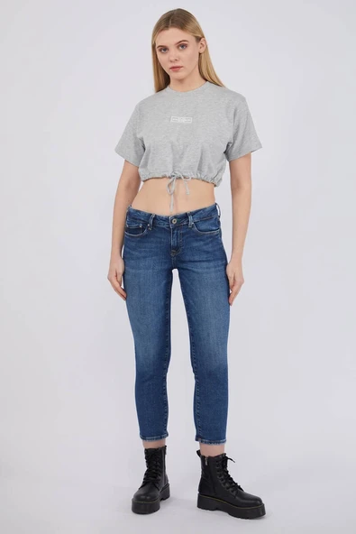 Kadın Koyu Mavi Paçası Kısa Jean Pantolon ürün görseli 1