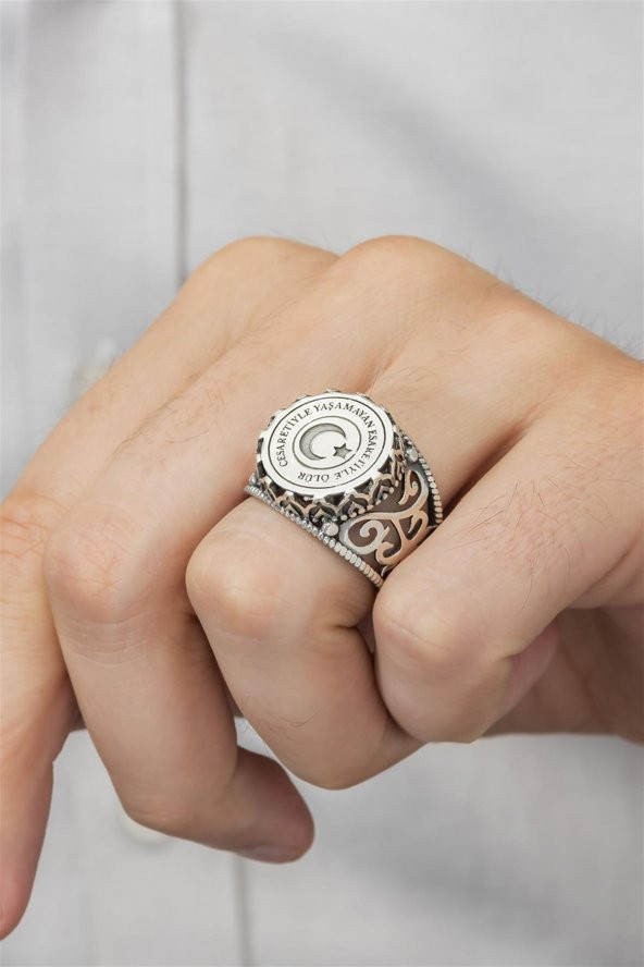 Cesaretiyle Yaşamayan Esaretiyle Ölür Yazılı 925 Gümüş Erkek Yüzük - Resim 3