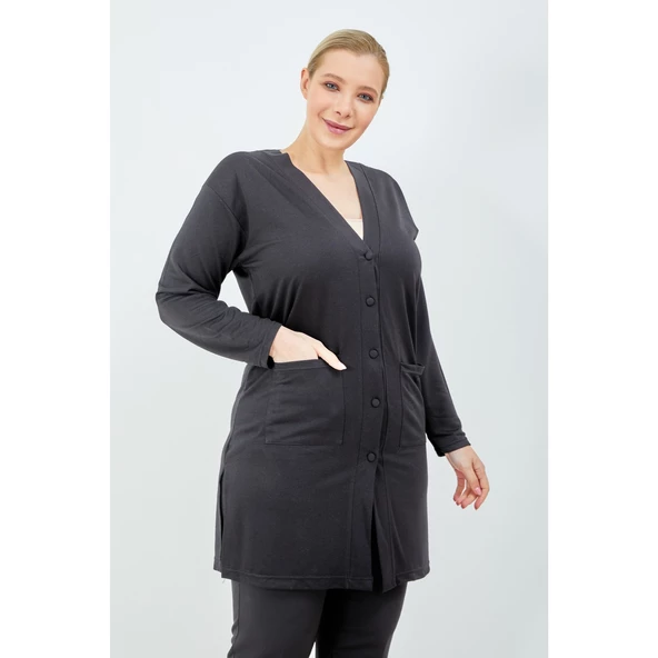 Kadın Siyah  Düğmeli Cepli Büyük Beden Anne Uzun Penye Hırka - 6
