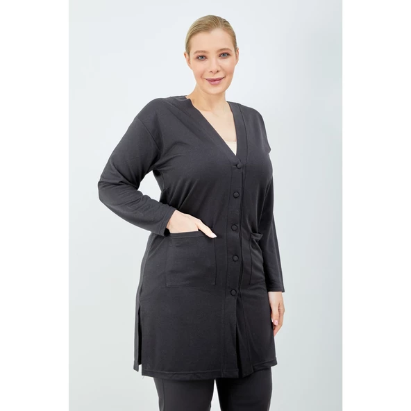 Kadın Siyah  Düğmeli Cepli Büyük Beden Anne Uzun Penye Hırka - 2