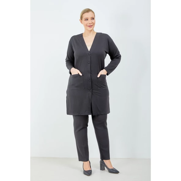 Kadın Siyah  Düğmeli Cepli Büyük Beden Anne Uzun Penye Hırka - 5