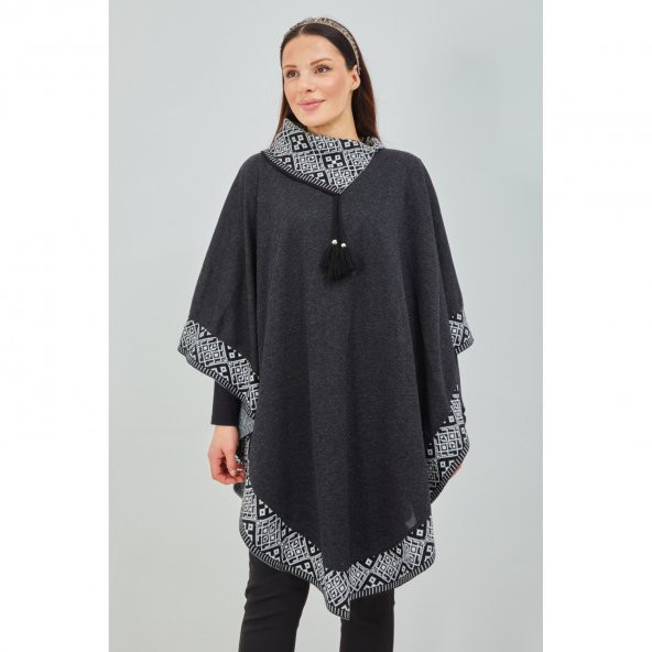 Kadın Siyah Beyaz Devrik Yakalı Desenli Geniş Kalıp Panço