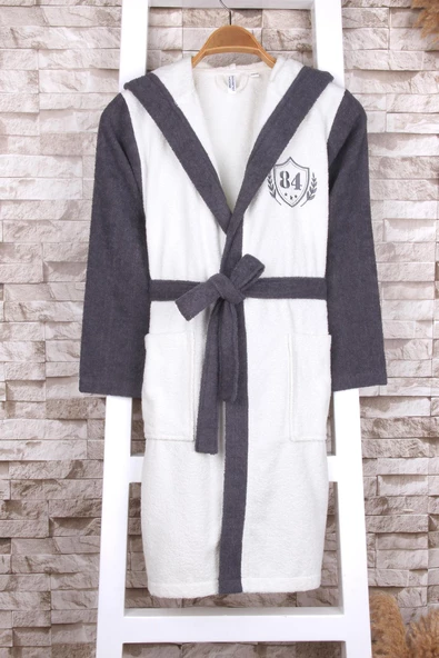 %100 Pamuk Kapüşonlu Göğsü Nakışlı Erkek Çocuk Bornoz