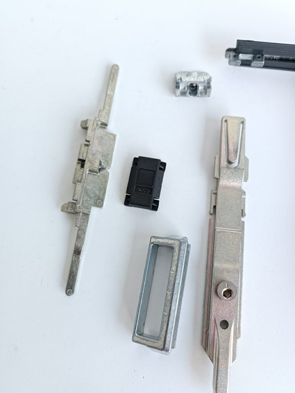 Reynaers Alüminyum Pencere Çift Açılım Ön Kilitleme Seti 060.5030 - Resim 4