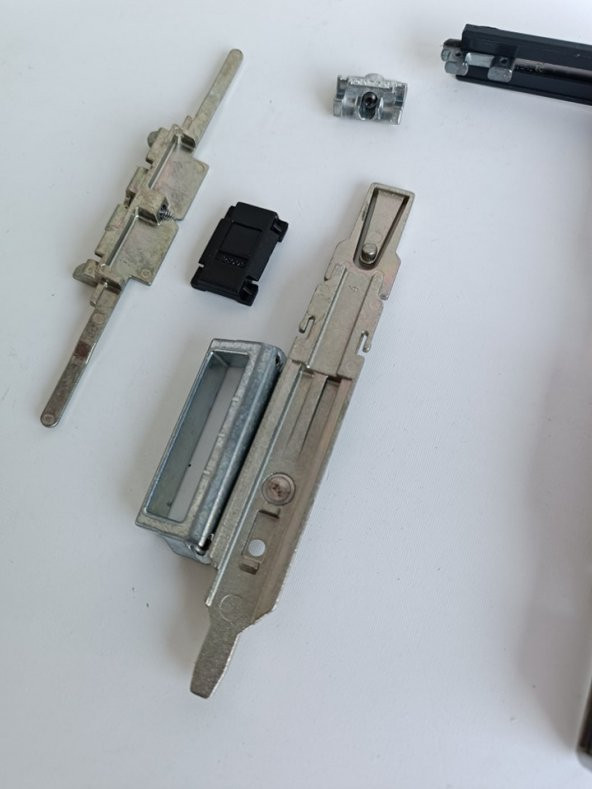 Reynaers Alüminyum Pencere Çift Açılım Ön Kilitleme Seti 060.5030 - Resim 5