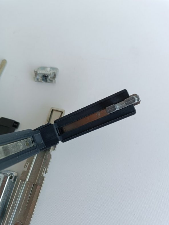 Reynaers Alüminyum Pencere Çift Açılım Ön Kilitleme Seti 060.5030 - Resim 8