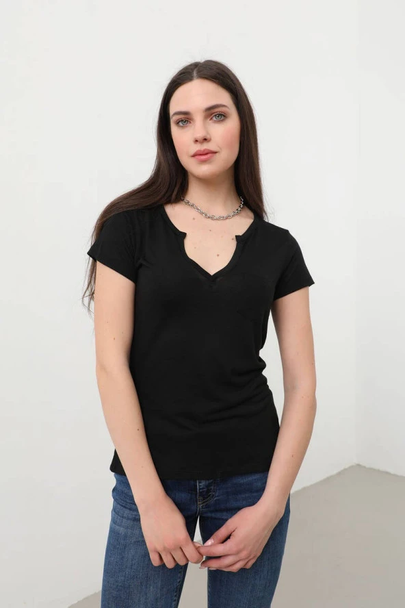 Kadın V Yaka Cepli Basic T-Shirt Siyah