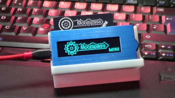 Mooltipass Mini Stand Plastik Aparat