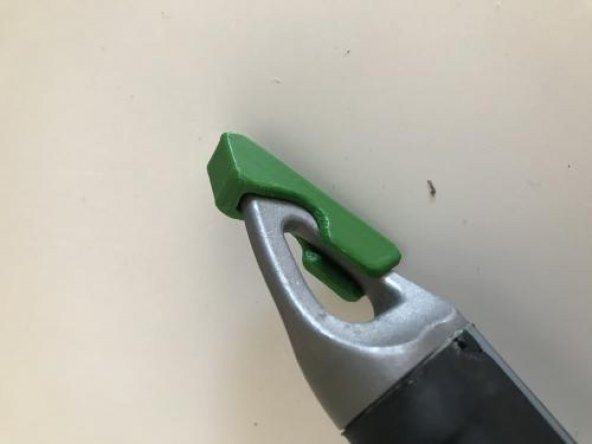 Buz Baltası Başak Koruyucusu-Siyah Elmas Zehiri Plastik Aparat - 1