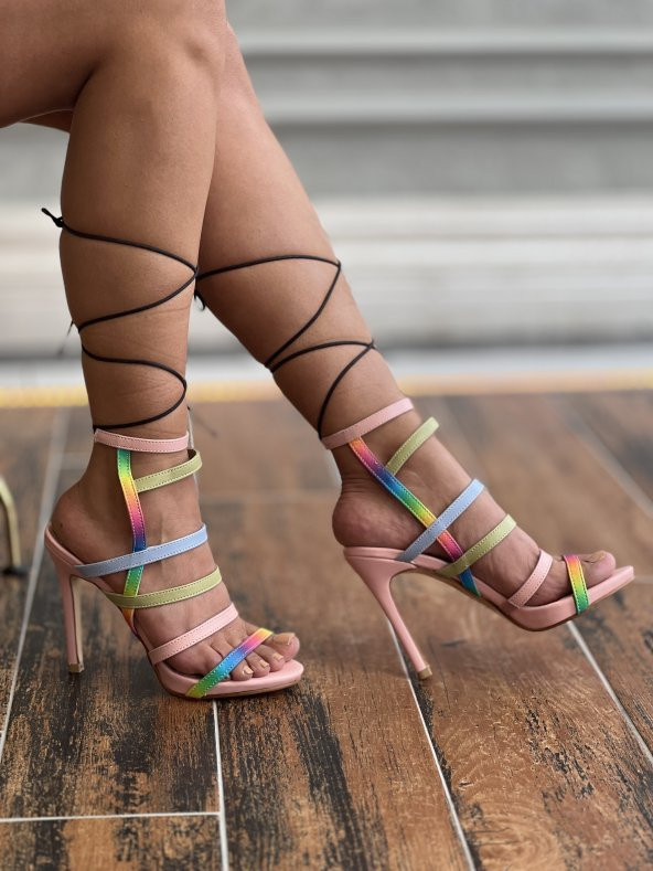 Renkli Şeritli Pudra Tabanlı Topuklu Ayakkabı