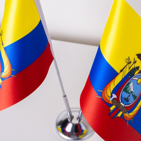 Ekvador 2li Masa Bayrağı Saten Kumaş Dijital Baskı 15x22,5 cm - 3