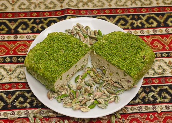 Özen Fıstıklı Tahin Helvası 945 G