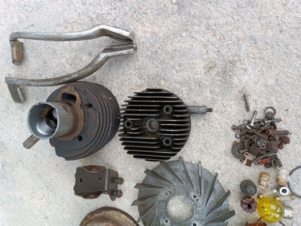 Piaggio Vespa Motorsiklet Motoru Çıkma Parça - 11
