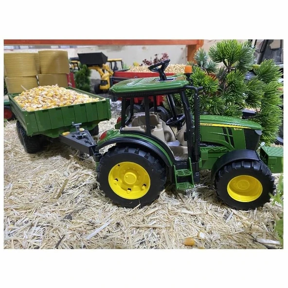 Bruder John Deere 5115M Oyuncak Traktör ve Römork - 7