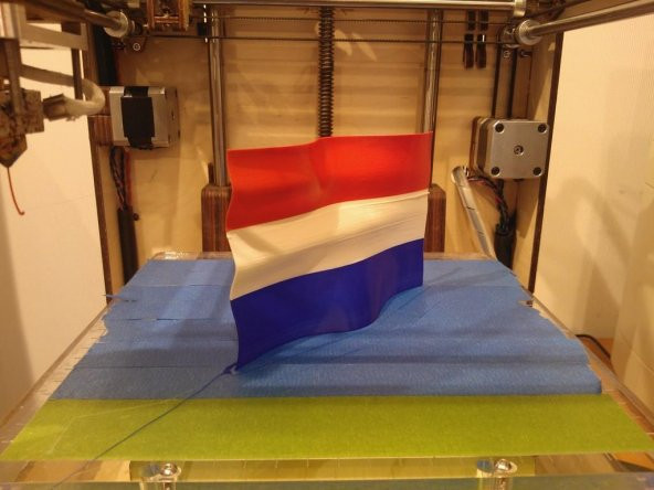 Dalgalı Hollanda Bayrağı Plastik Aparat
