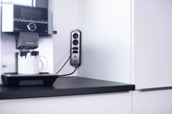 Brennenstuhl Estilo Mutfak ve Ofis İçin Çelik Yüzeyli Köşeli 4 Soketli 2 USB li 2 MT Uzatma Kablo - Resim 4