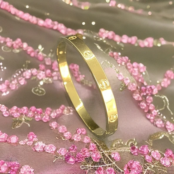 Vida Desenli Cartier Model Gold Renk Şık Çelik Kelepçe Bileklik ürün görseli 1