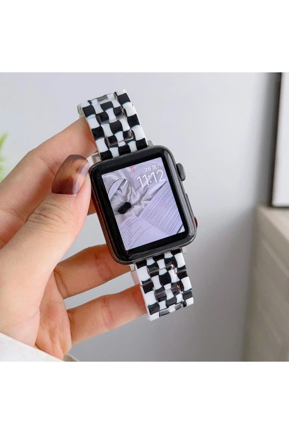 Apple Watch 7 Ile Uyumlu Metal Toka Tasarımlı 45mm Double Color Desenli Kordon Siyah-beyaz
