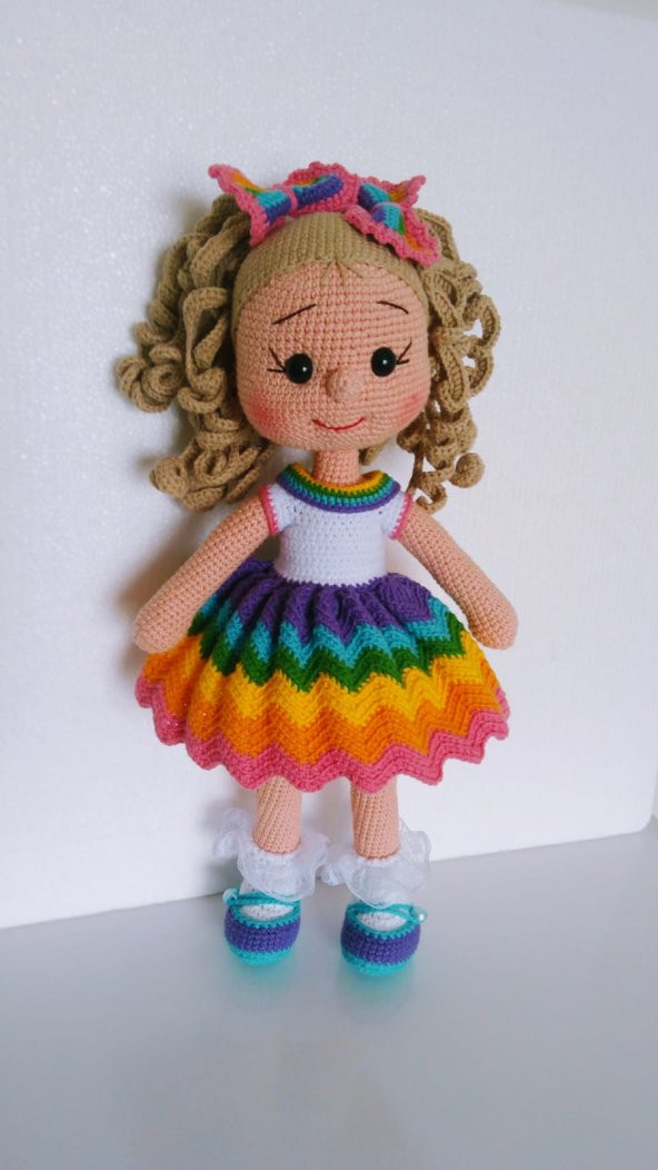 Kıvırcık Saçlı Karnaval Bebek Amigurumi Organik Oyuncak