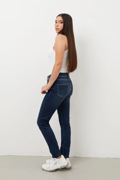 Kadın Orta Bel Düz Dar Kesim Jean Pantolon Lacivert - Resim 3