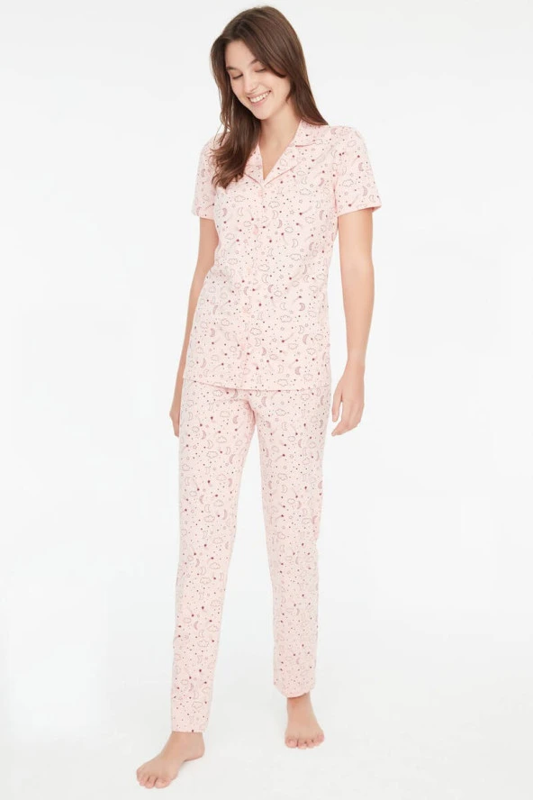 Mod Collection Kadın Gece Desenli Boydan Patlı Pijama Takımı Pembe