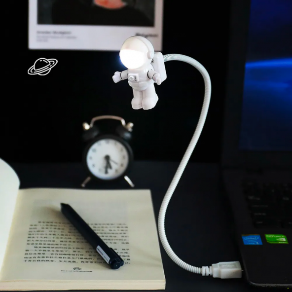 Dekoratif Çok Fonksiyonlu Akrobat Astronot USB Gece Lambası Okuma Klavye Aydınlatma Işığı