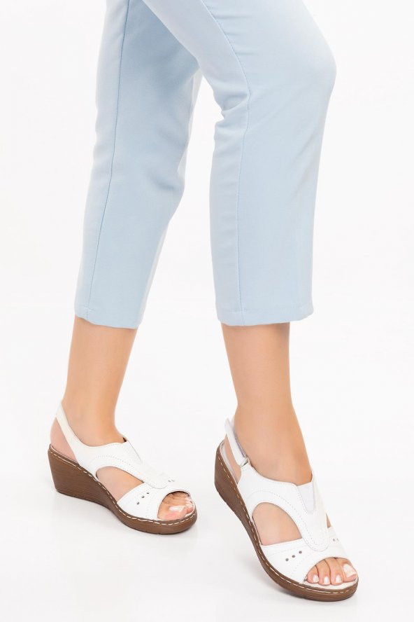 Artı-Artı014-0101-1 Hakiki Deri Kadın Dolgu Topuk Beyaz Sandalet Ayakkabı