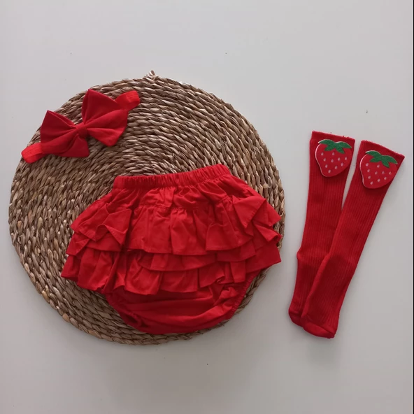 MARS BABY Kız Bebek Kırmızı Fırfırlışort Etek Bandana ve Çilek Figürlü Çorap Set