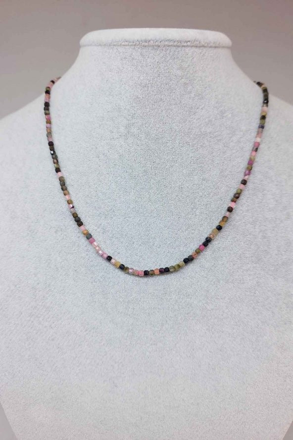 Turmalin Taşı Küp Şekilli 2.5mm 1000 Ayar Gümüş İpli Kolye (Klipsli) ürün görseli