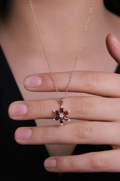 Kamelya Serisi Kırmızı Garnet Lal Zirkon Taşlı Çiçek Kolye 925 Ayar Gümüş Zincirli Kolye - 5