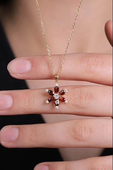 Kamelya Serisi Kırmızı Garnet Lal Zirkon Taşlı Çiçek Kolye 925 Ayar Gümüş Zincirli Kolye - 4