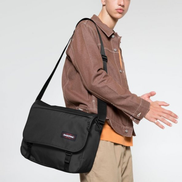 Eastpak Delegate+ Omuz Askılı Postacı Çantası Black EK00026E0081 - 2