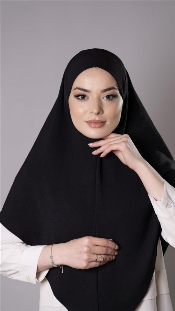 Siyah Pratik Hazır Geçmeli Tesettür Eşarp Aerobin Kumaş Düz Hijab 2309_01 - 2