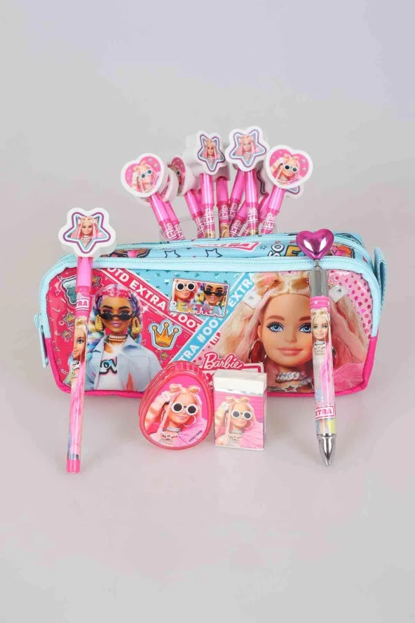 LİSANSLI BARBIE " PINK LOVE " SETİ KALEMLİK , SİLGİ TEPELİ KALEM,UÇLU KALEM , SİLGİ VE KALEMTAŞ