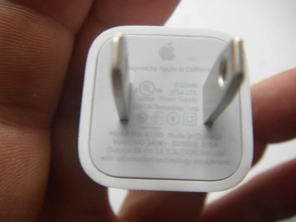 Apple A1385 Travel USB 5V Wall Charger for iPhone/iPad - White 2.EL - 2