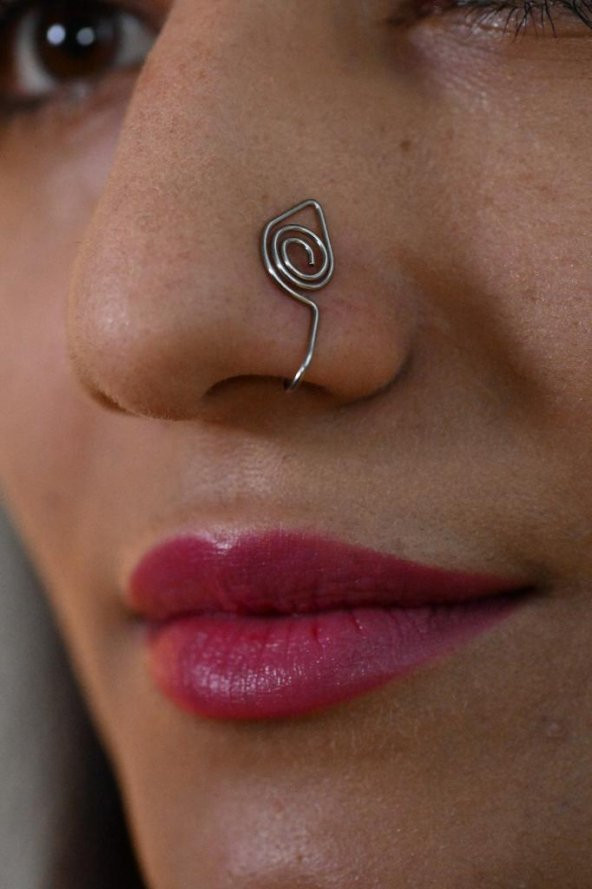 GÜMÜŞ SIKIŞTIRMA FAKE YAPRAK DESENLİ BURUN KISTIRMA HIZMA PİERCİNG-HIZMA19 - 2