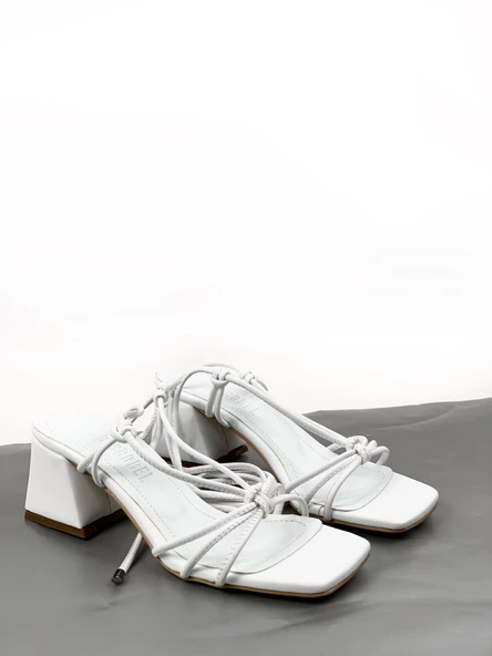 Basskan Beyaz Moys İpli Alçak Topuk Sandalet - Resim 3