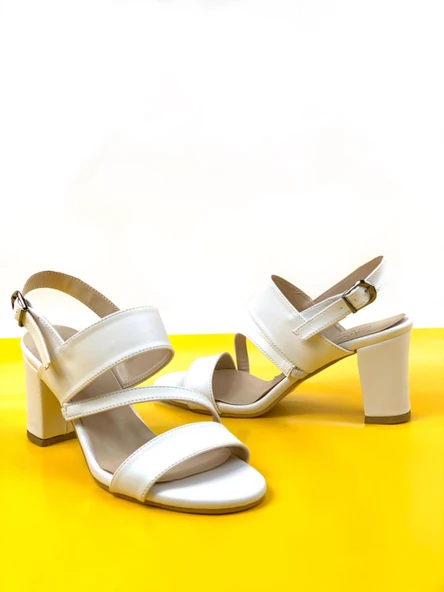 Basskan Pony Beyaz Bilekten Bağlama Topuklu Günlük Sandalet Ayakkabı - 2