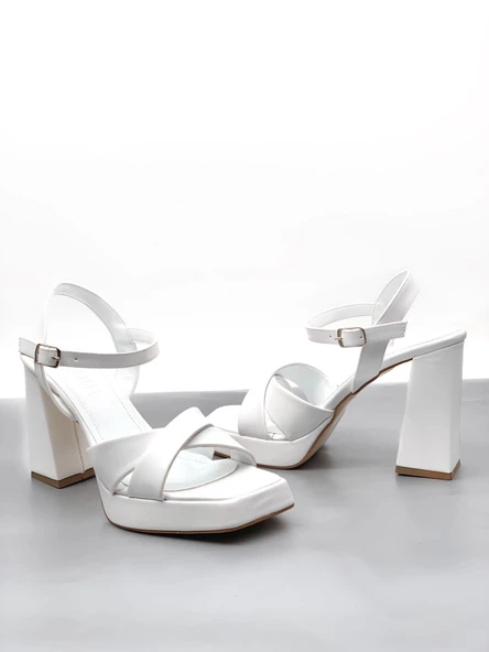 Basskan Rosd Beyaz Tek Platform Yüksek Topuk Çapraz Bantlı Ayakkabı Sandalet - 2