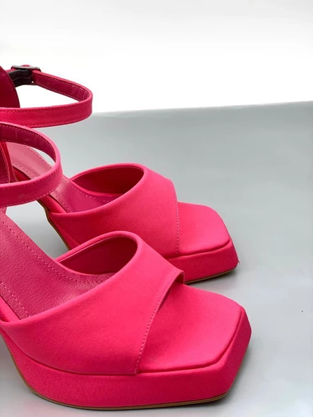Basskan Yors Fuşya Tek Bank Bilekten Bağlama Yüksek Topuk Platdorm Saten Ayakkabı - 3