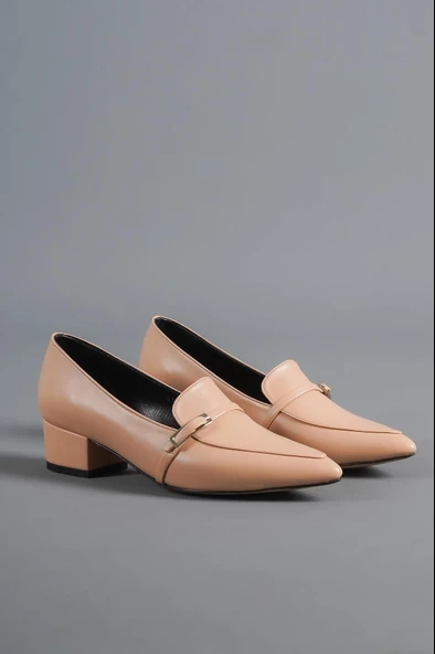 BAYAN NUT VİZÖ CİLT TOKA DETAYLI SİVRİ BURUN ALÇAK TOPUKLU