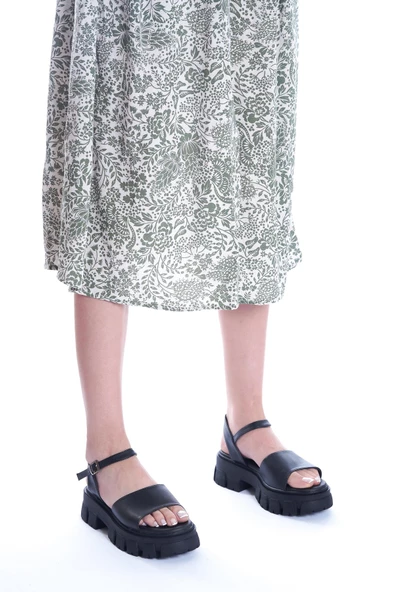 BAYAN SİYAH YÜKSEK TABAN BİLEKTEN BAĞLAMA SANDALET - Resim 2