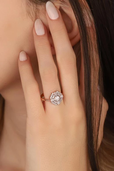 Beyaz Taşlı Yonca Gümüş Yüzük ürün görseli